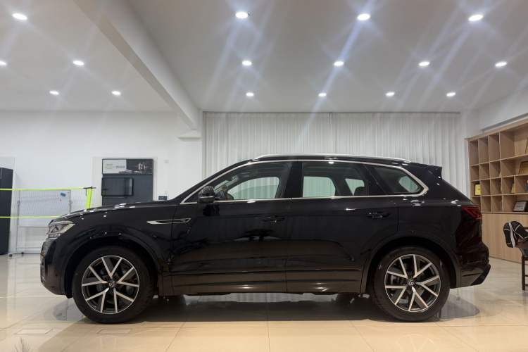 Used Volkswagen Touareg 2022 3.0 TSI Prestige Edition Classic Sport Package Exterior 2