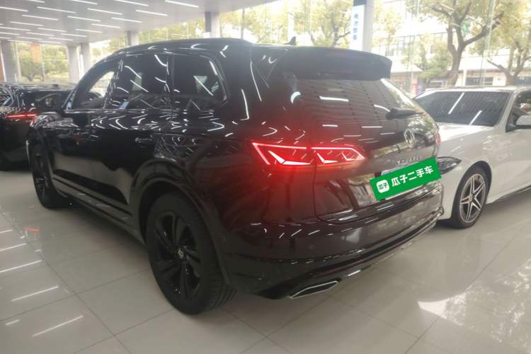 Used Volkswagen Touareg 2022 3.0 TSI Luxury Edition Black Diamond Sport Package Exterior 2