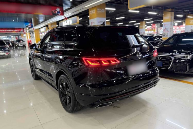 Used Volkswagen Touareg 2022 3.0 TSI Luxury Edition Black Diamond Sport Package Exterior 3