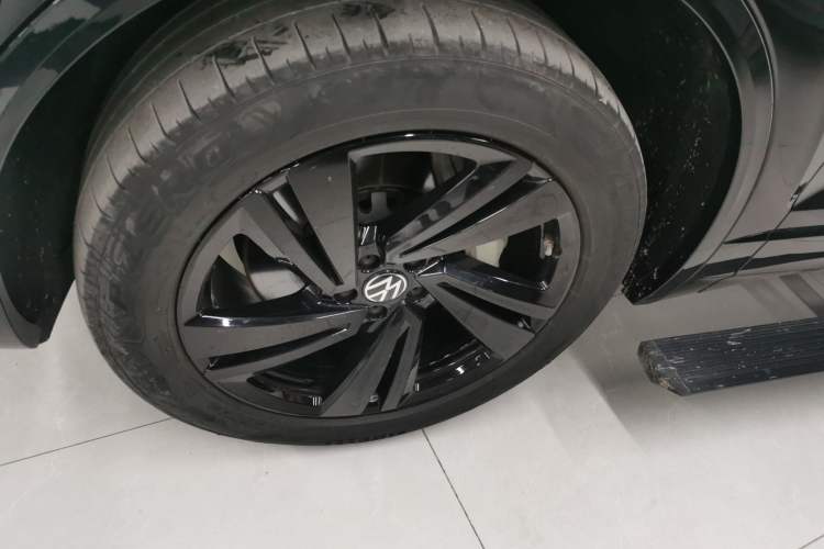 Used Volkswagen Touareg 2022 3.0 TSI Luxury Edition Black Diamond Sport Package Exterior 4