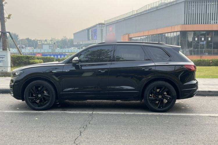 Used Volkswagen Touareg 2022 3.0 TSI Luxury Edition Black Diamond Sport Package Exterior 4