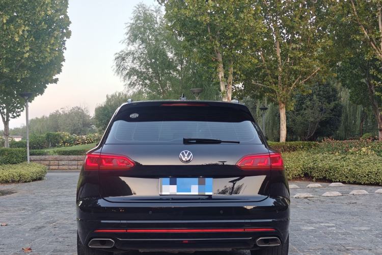 Used Volkswagen Touareg 2022 3.0 TSI Luxury Edition Black Diamond Sport Package Exterior 5