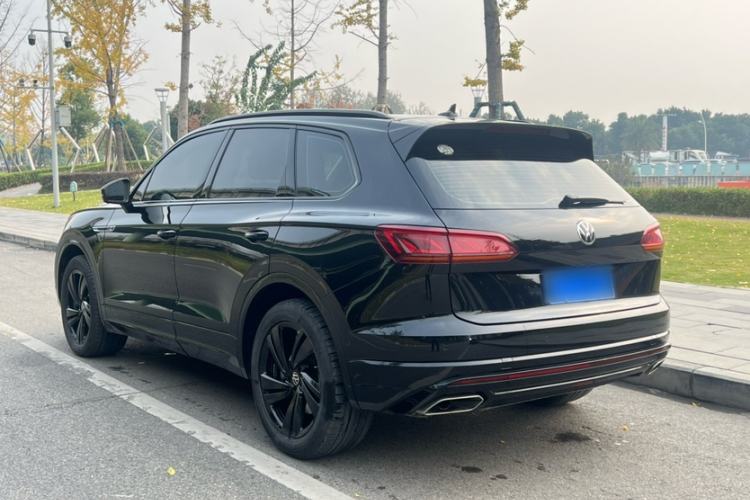 Used Volkswagen Touareg 2022 3.0 TSI Luxury Edition Black Diamond Sport Package Exterior 5