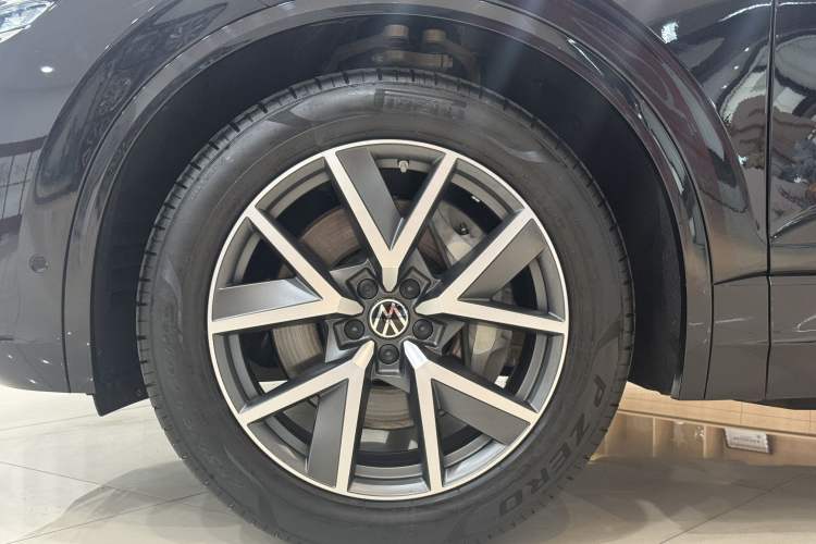 Used Volkswagen Touareg 2022 3.0 TSI Prestige Edition Classic Sport Package Exterior 5