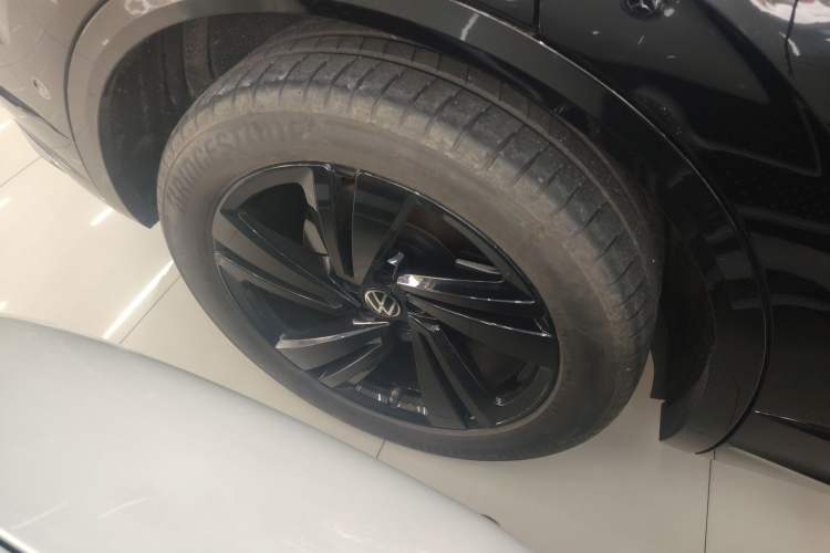Used Volkswagen Touareg 2022 3.0 TSI Luxury Edition Black Diamond Sport Package Exterior 5
