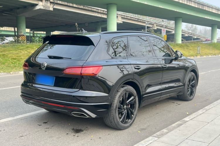 Used Volkswagen Touareg 2022 3.0 TSI Luxury Edition Black Diamond Sport Package Exterior 8