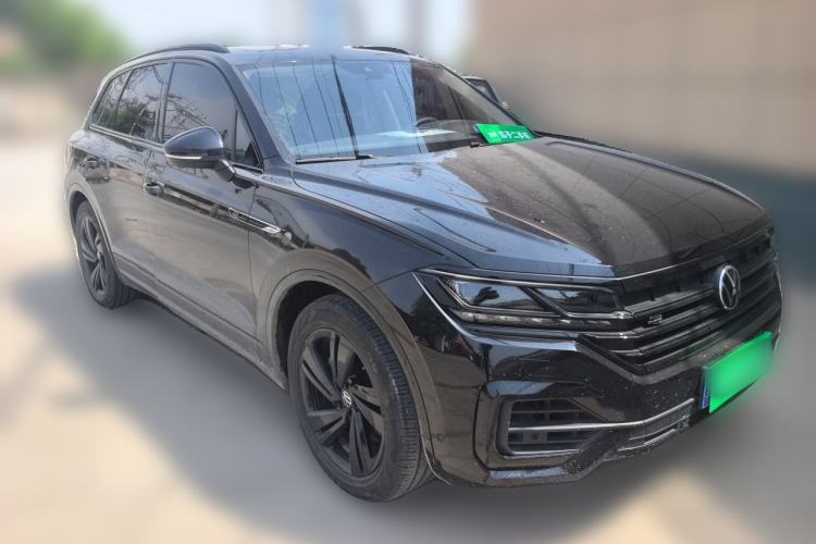 Used Volkswagen Touareg 2022 3.0 TSI Luxury Edition Black Diamond Sport Package Front Right 45 Deg