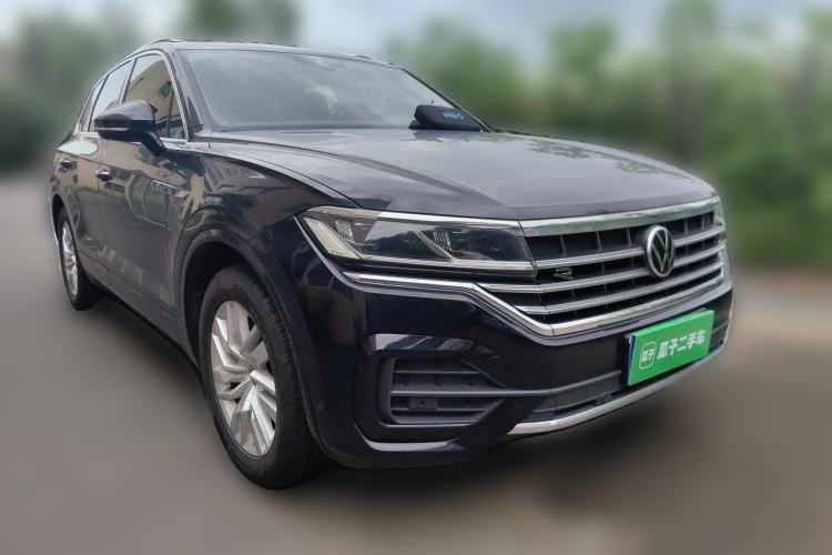 Used Volkswagen Touareg 2022 2.0 TSI RuiShang Edition Front Right 45 Deg