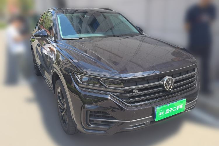 Used Volkswagen Touareg 2022 3.0 TSI Luxury Edition Black Diamond Sport Package Front Right 45 Deg