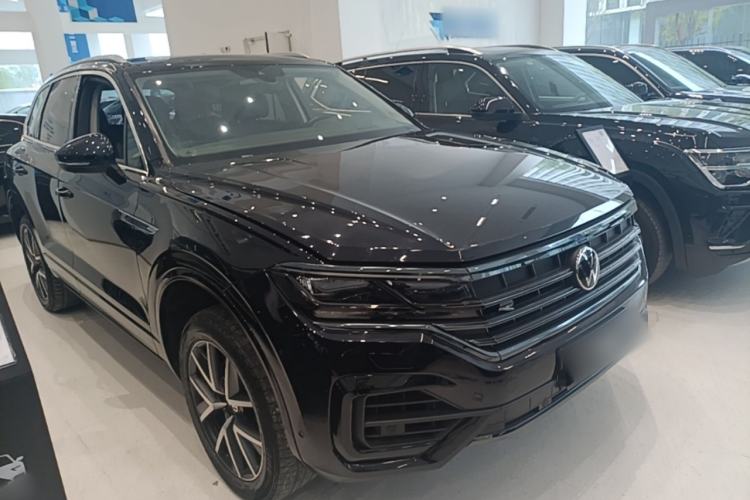 Used Volkswagen Touareg 2022 3.0 TSI Prestige Edition Classic Sport Package Front Right 45 Deg