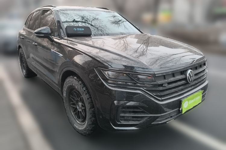 Used Volkswagen Touareg 2022 3.0 TSI Luxury Edition Black Diamond Sport Package Front Right 45 Deg