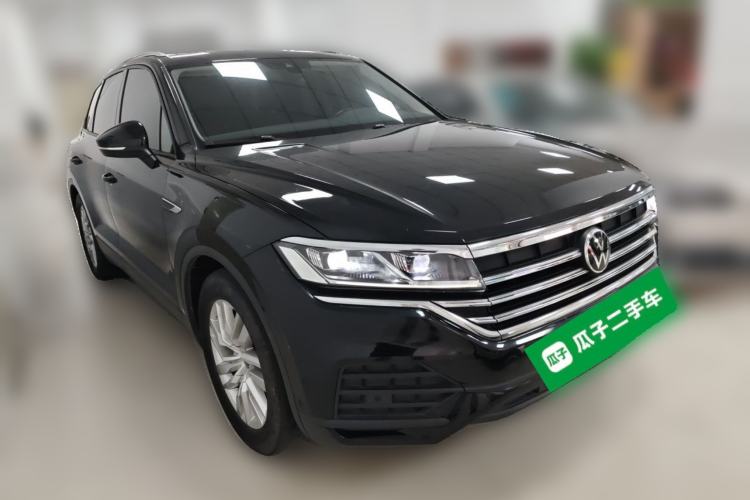 Used Volkswagen Touareg 2022 2.0 TSI Flagship Special Edition Front Right 45 Deg