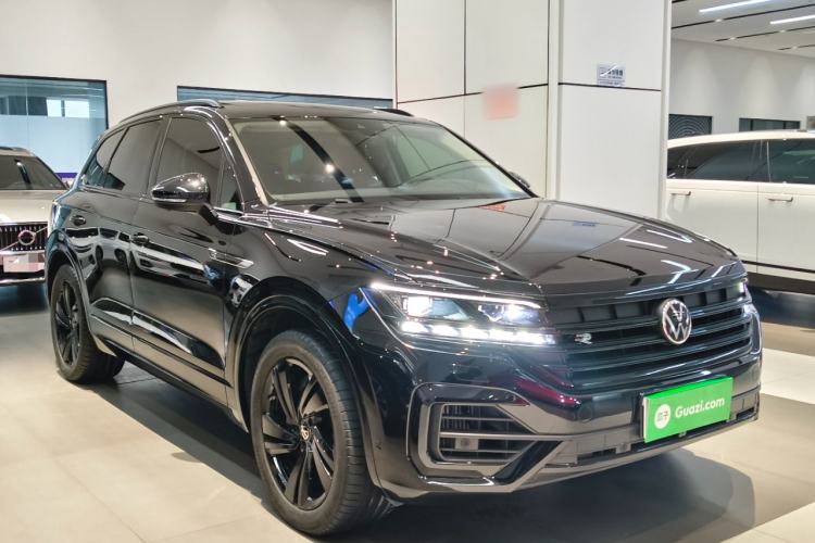 Used Volkswagen Touareg 2022 3.0 TSI Luxury Edition Black Diamond Sport Package Front Right 45 Deg