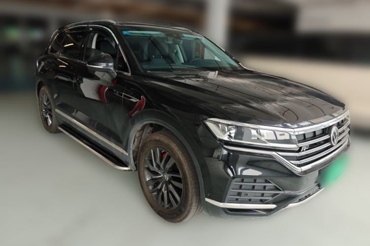 Used Volkswagen Touareg 2022 2.0 TSI Flagship Special Edition Front Right 45 Deg