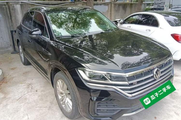 Used Volkswagen Touareg 2022 2.0 TSI RuiShang Edition Front Right 45 Deg