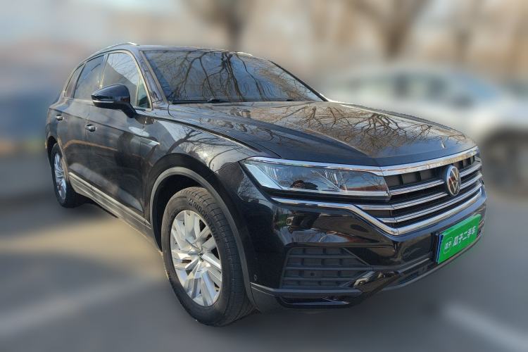 Used Volkswagen Touareg 2022 2.0 TSI Flagship Special Edition Front Right 45 Deg