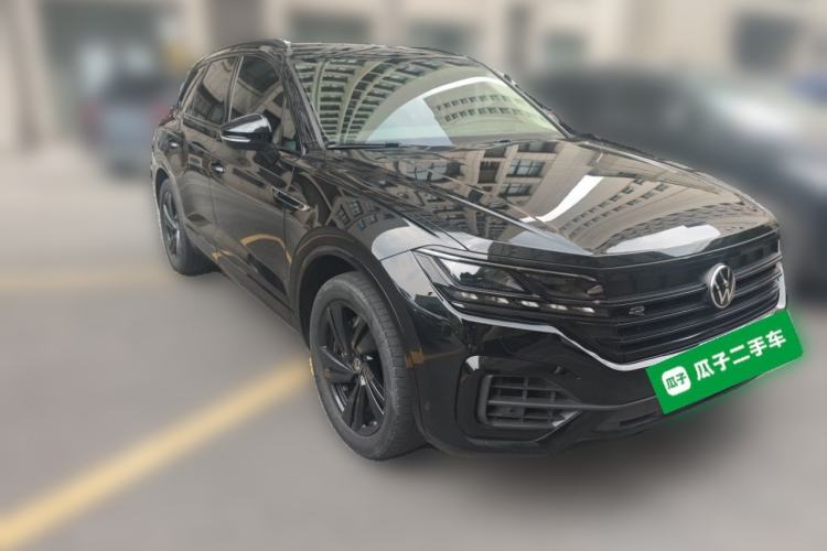 Used Volkswagen Touareg 2022 3.0 TSI Luxury Edition Black Diamond Sport Package Front Right 45 Deg