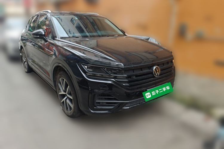 Used Volkswagen Touareg 2022 3.0 TSI Prestige Edition Classic Sport Package Front Right 45 Deg
