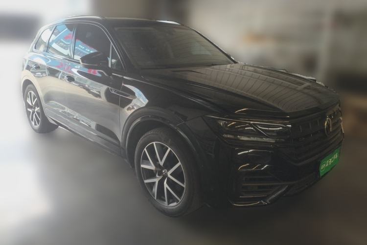 Used Volkswagen Touareg 2022 3.0 TSI Prestige Edition Classic Sport Package Front Right 45 Deg