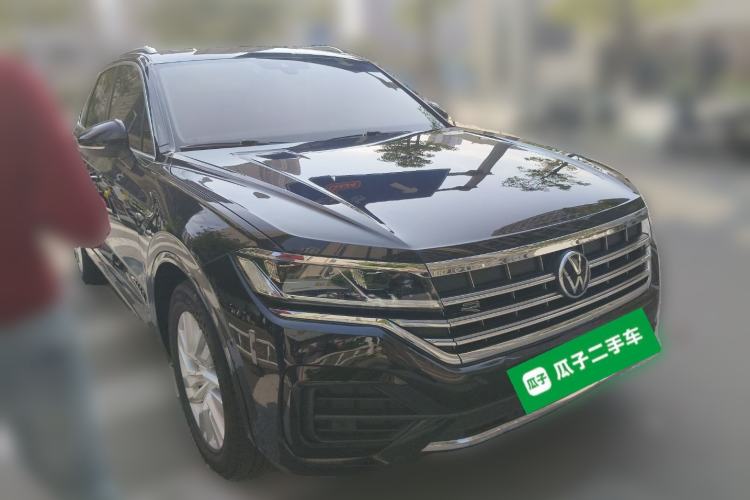 Used Volkswagen Touareg 2022 2.0 TSI Flagship Special Edition Front Right 45 Deg