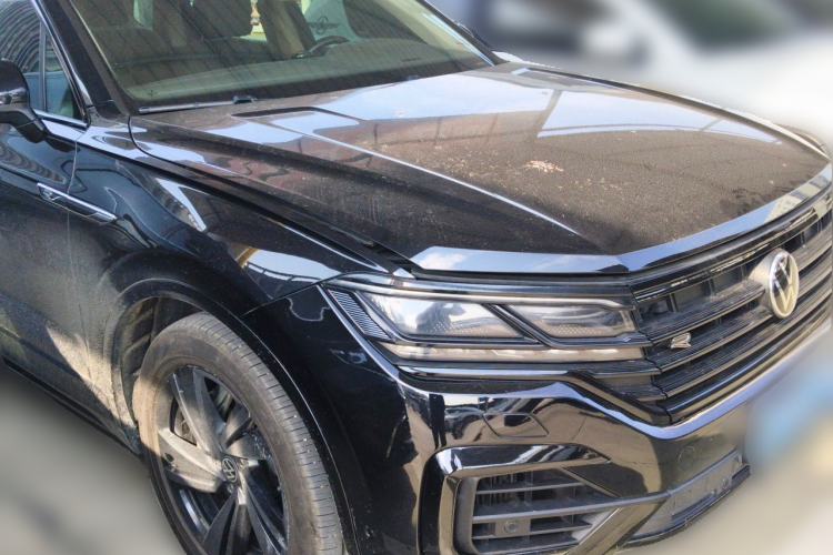 Used Volkswagen Touareg 2022 3.0 TSI Prestige Edition Classic Sport Package Front Right 45 Deg