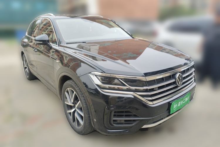 Used Volkswagen Touareg 2022 3.0 TSI Prestige Edition Classic Sport Package Front Right 45 Deg