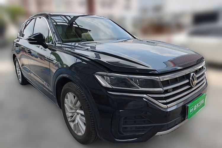 Used Volkswagen Touareg 2022 2.0 TSI RuiShang Edition Front Right 45 Deg