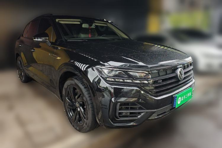 Used Volkswagen Touareg 2022 3.0 TSI Luxury Edition Black Diamond Sport Package Front Right 45 Deg