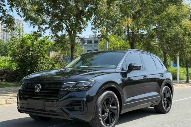 Używany Volkswagen Touareg 2022 3.0 TSI Luxury Edition Black Diamond Sport Package