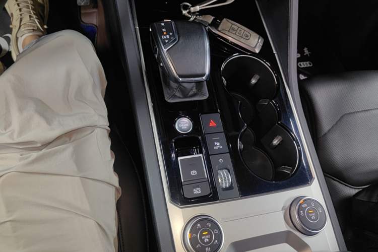 Used Volkswagen Touareg 2022 3.0 TSI Prestige Edition Classic Sport Package Gear Lever