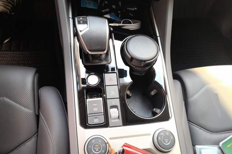 Used Volkswagen Touareg 2022 3.0 TSI Luxury Edition Black Diamond Sport Package Gear Lever