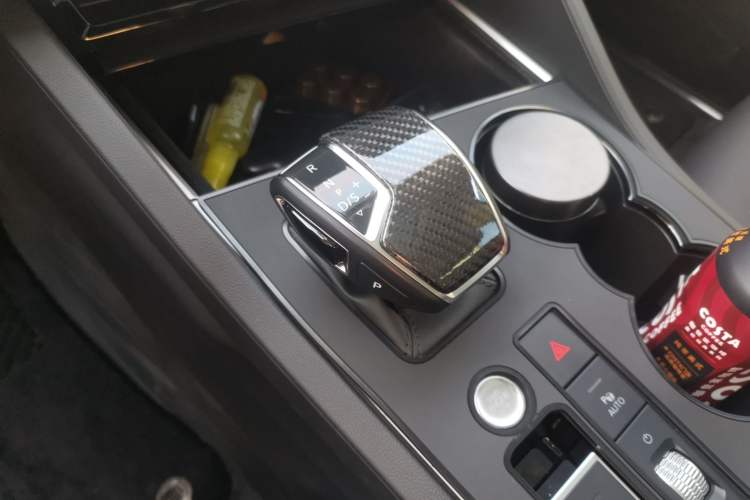 Used Volkswagen Touareg 2022 3.0 TSI Luxury Edition Black Diamond Sport Package Gear Lever