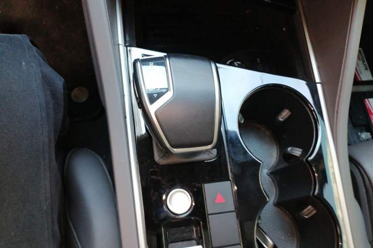 Used Volkswagen Touareg 2022 2.0 TSI Flagship Special Edition Gear Lever