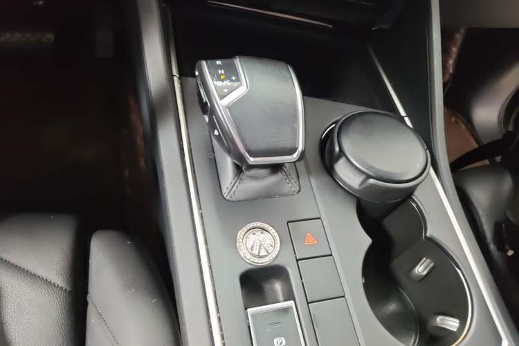 Used Volkswagen Touareg 2022 2.0 TSI Flagship Special Edition Gear Lever