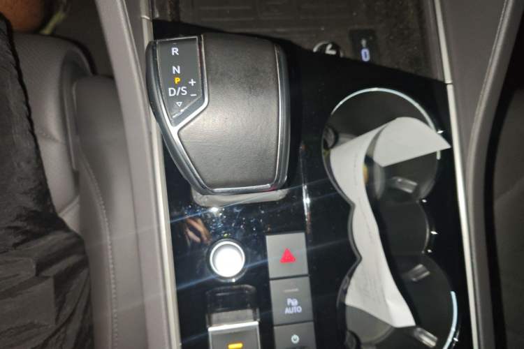 Used Volkswagen Touareg 2022 3.0 TSI Luxury Edition Black Diamond Sport Package Gear Lever