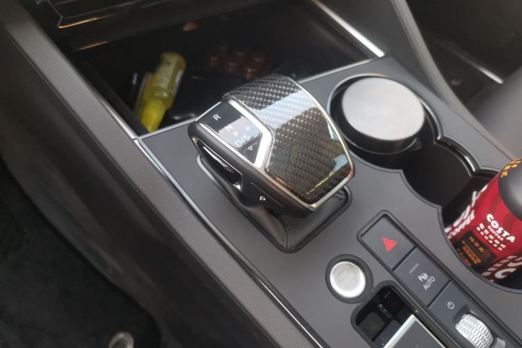 Used Volkswagen Touareg 2022 3.0 TSI Luxury Edition Black Diamond Sport Package Gear Lever