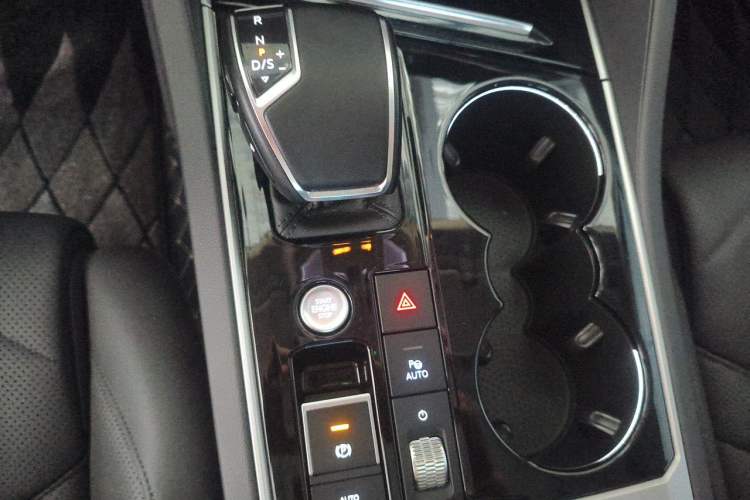 Used Volkswagen Touareg 2022 3.0 TSI Prestige Edition Classic Sport Package Gear Lever