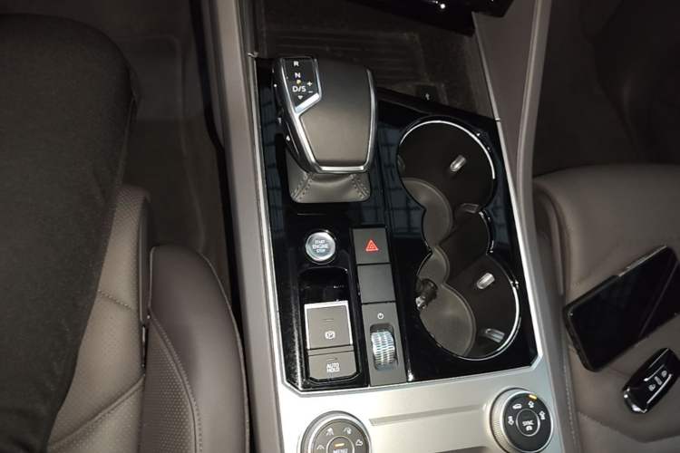 Used Volkswagen Touareg 2022 2.0 TSI RuiShang Edition Gear Lever