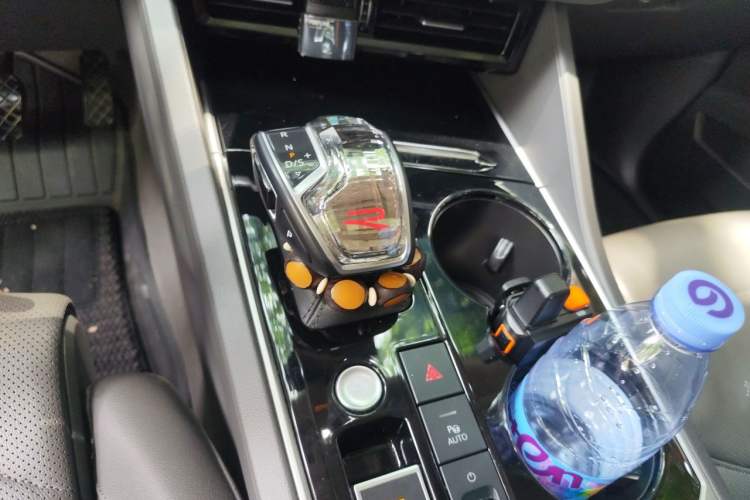 Used Volkswagen Touareg 2022 3.0 TSI Luxury Edition Black Diamond Sport Package Gear Lever
