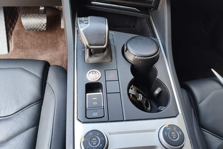 Used Volkswagen Touareg 2022 2.0 TSI Flagship Special Edition Gear Lever