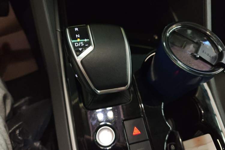 Used Volkswagen Touareg 2022 3.0 TSI Luxury Edition Black Diamond Sport Package Gear Lever