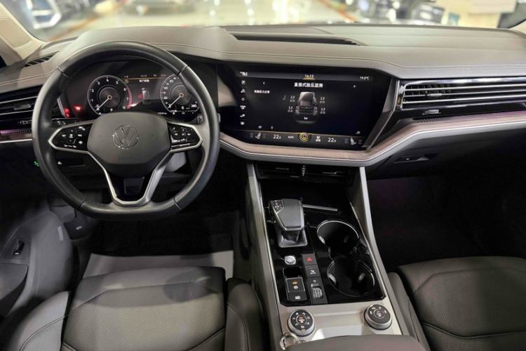 Used Volkswagen Touareg 2022 3.0 TSI Luxury Edition Black Diamond Sport Package Interior 1
