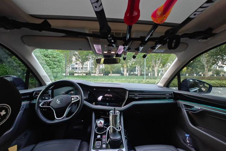 Used Volkswagen Touareg 2022 3.0 TSI Luxury Edition Black Diamond Sport Package Interior 1