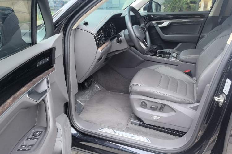 Used Volkswagen Touareg 2022 3.0 TSI Prestige Edition Classic Sport Package Interior 1