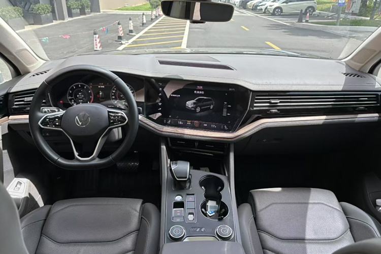 Used Volkswagen Touareg 2022 2.0 TSI RuiShang Edition Interior 1