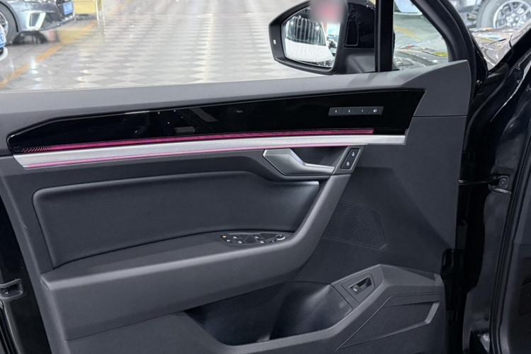 Used Volkswagen Touareg 2022 3.0 TSI Luxury Edition Black Diamond Sport Package Interior 1