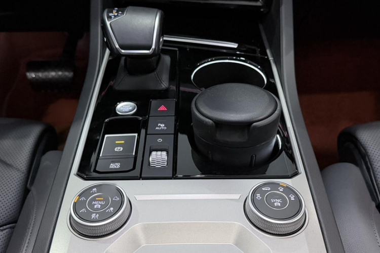 Used Volkswagen Touareg 2022 3.0 TSI Luxury Edition Black Diamond Sport Package Interior 10