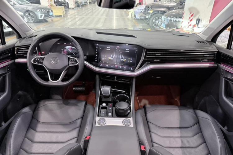 Used Volkswagen Touareg 2022 3.0 TSI Luxury Edition Black Diamond Sport Package Interior 11