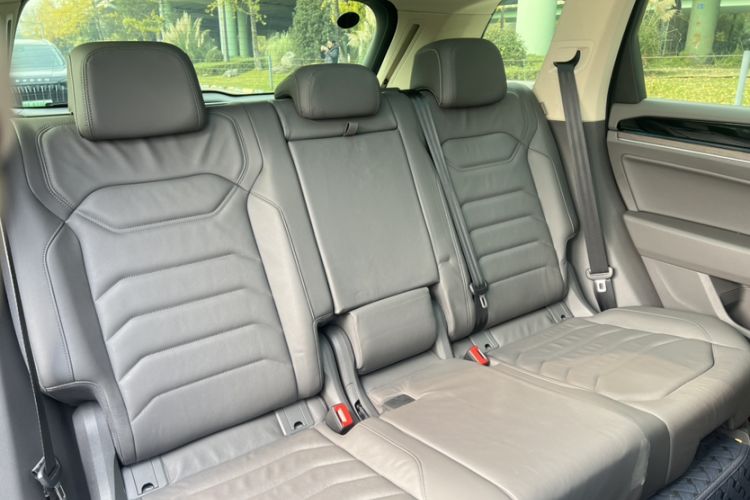 Used Volkswagen Touareg 2022 3.0 TSI Luxury Edition Black Diamond Sport Package Interior 12
