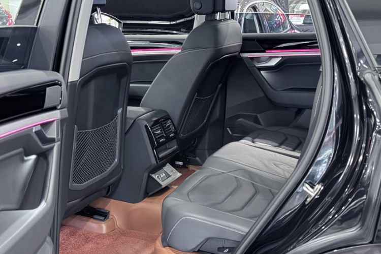 Used Volkswagen Touareg 2022 3.0 TSI Luxury Edition Black Diamond Sport Package Interior 12